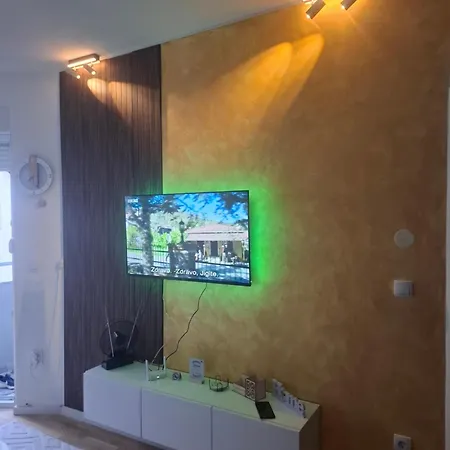 Apartman M&th Foca-free Parking Garage