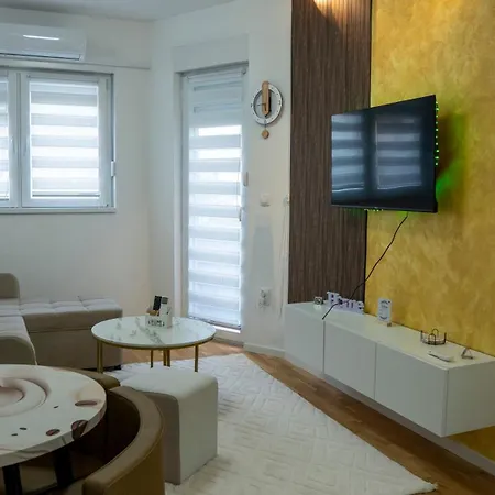 Apartman M&th Foca-free Parking Garage *