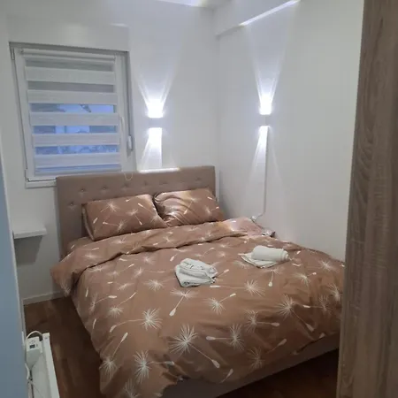 Apartman M&th Foca-free Parking Garage *