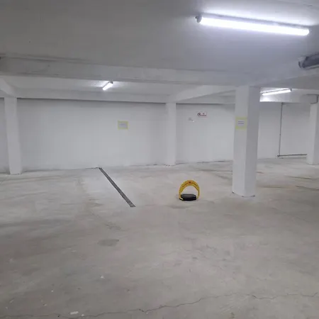 M&th Foca-free Parking Garage