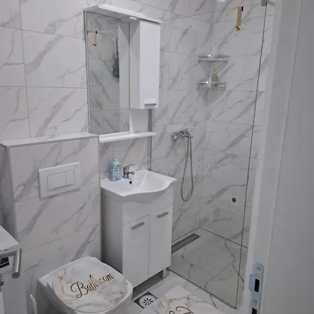 Apartman M&th Foca-free Parking Garage *